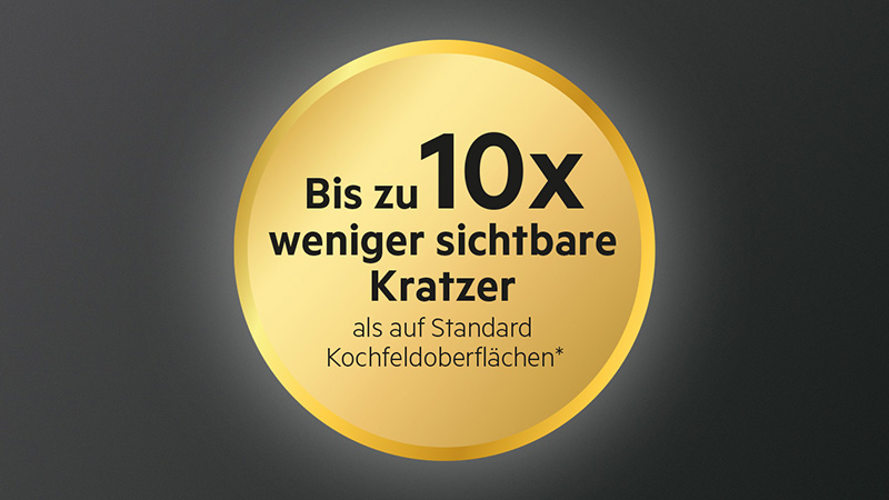 Goldenes Siegel mit der Aussage: „Bis zu 10x weniger sichtbare Kratzer als auf Standard-Kochfeldoberflächen.“